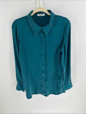 Max & Moi Perlevy H22Green Button-Front Silk‎ Blouse